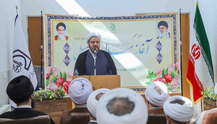 ضرورت بازپس ‌گیری شأن تأثیرگذار حوزه های علمیه